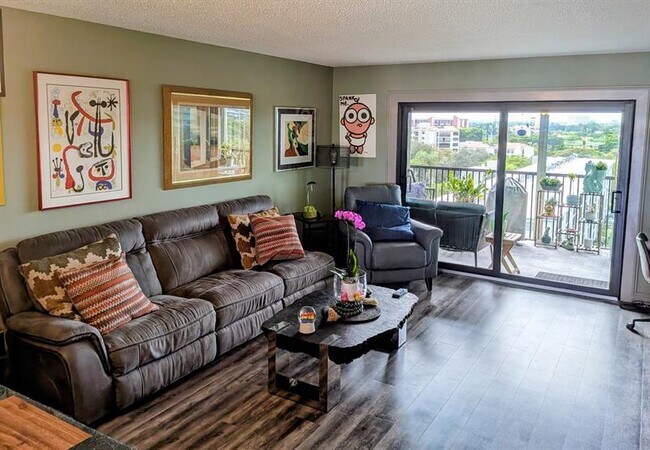 Building Photo - 2238 N Cypress Bend Dr