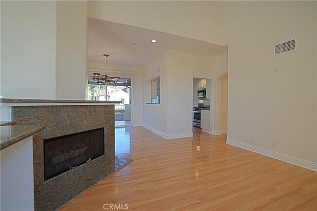 Building Photo - 16 Savona Ct