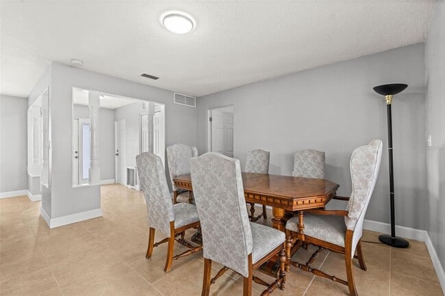 Building Photo - 710 116th Ave