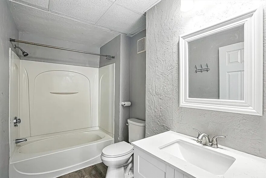 Bathroom - 531 Main St