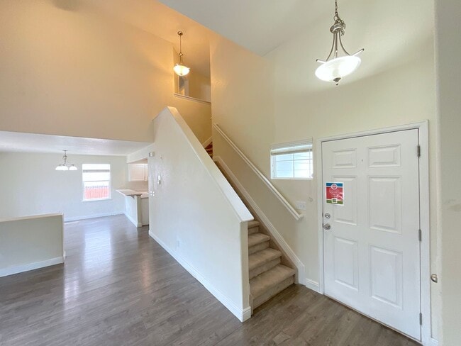 Building Photo - 3 Bedroom Home Available Near Stetson Hill...