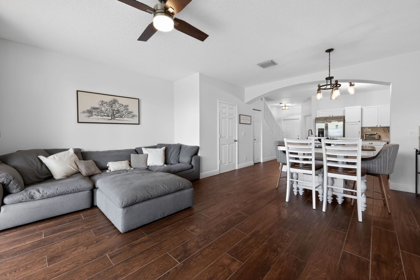 Building Photo - 8023 Bellagio Ln