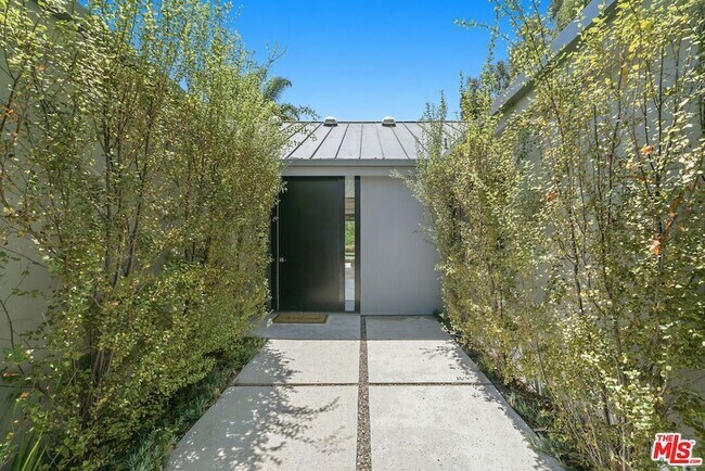 Building Photo - 28036 Sea Ln Dr