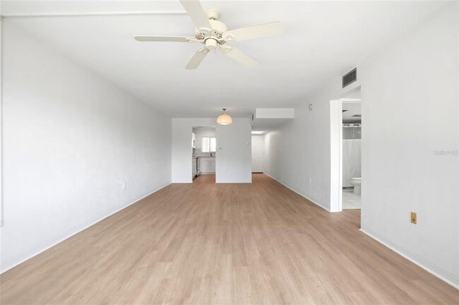Building Photo - 4570 Overlook Dr NE
