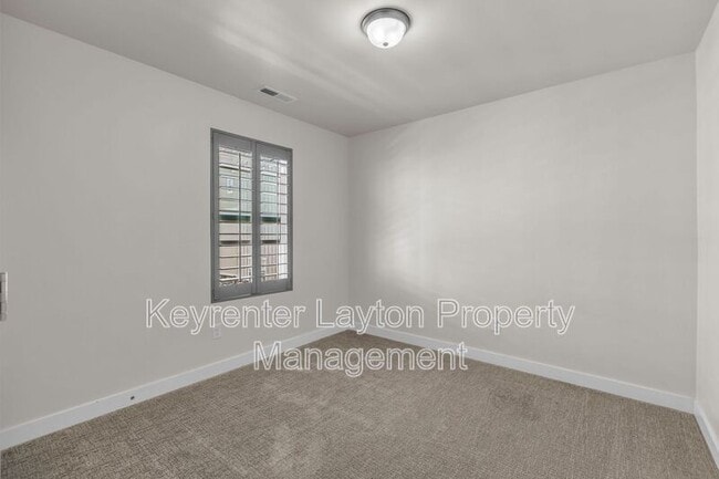 Building Photo - 955 N 800 E