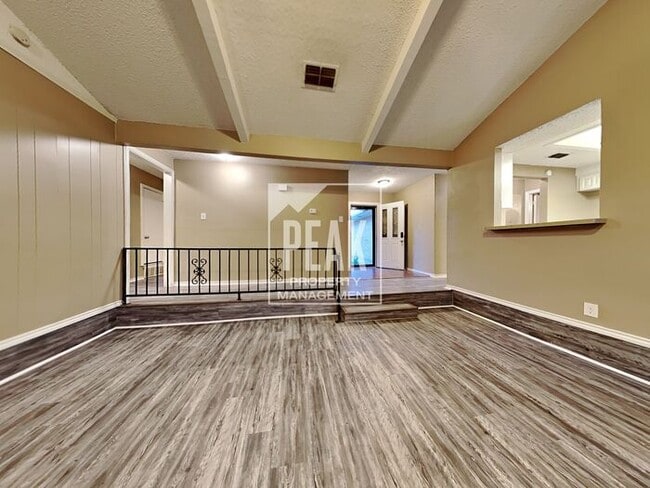 Building Photo - $2000! Large 4 Bed 2 Bath in ARLINGTON! COMING SOON will not stay long!