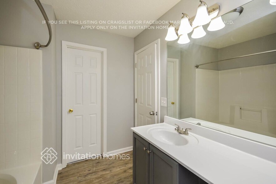 Building Photo - 423 Crested View Dr