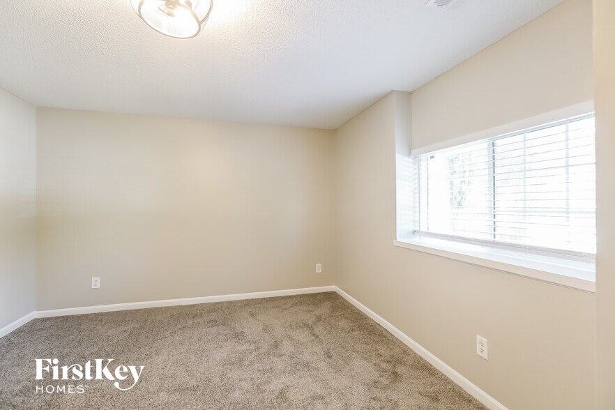 Building Photo - 1109 Wiltshire Blvd