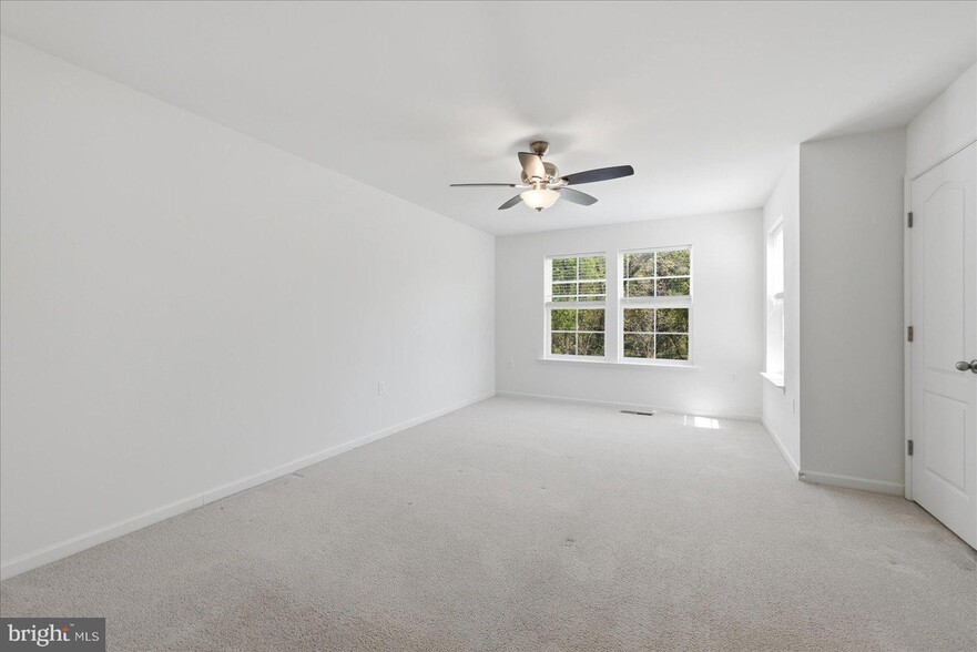 Building Photo - 658 Thumper Dr