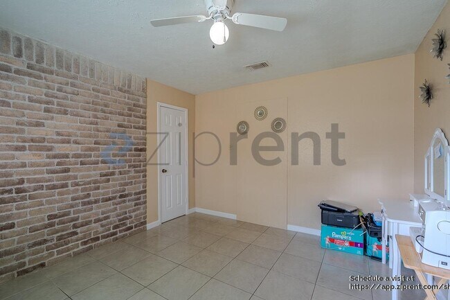 Building Photo - 10431 Odessa Dr