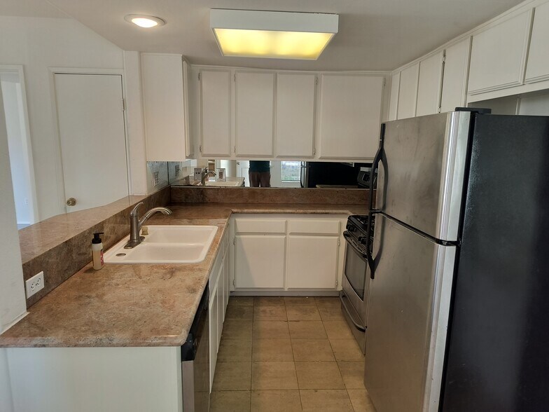 Building Photo - 440 Ribbon Beach Way