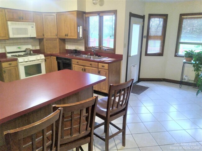 Building Photo - 5383 Textile Rd