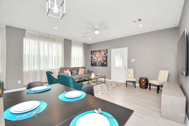 Building Photo - 3019 Elysian St