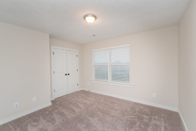 Building Photo - Beautiful and spacious 2 Story in Summerto...