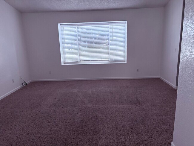 Building Photo - Beautiful Home in Atwater with Solar