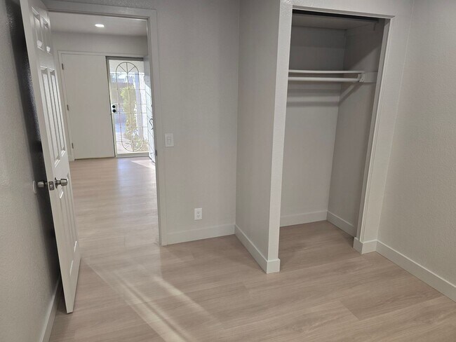 Building Photo - Two-bedroom house in Mira Mesa WITH SOLAR!