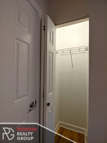 Building Photo - 3248 N Clifton Ave