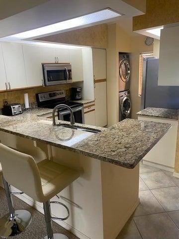 Building Photo - 1041 Country Club Dr
