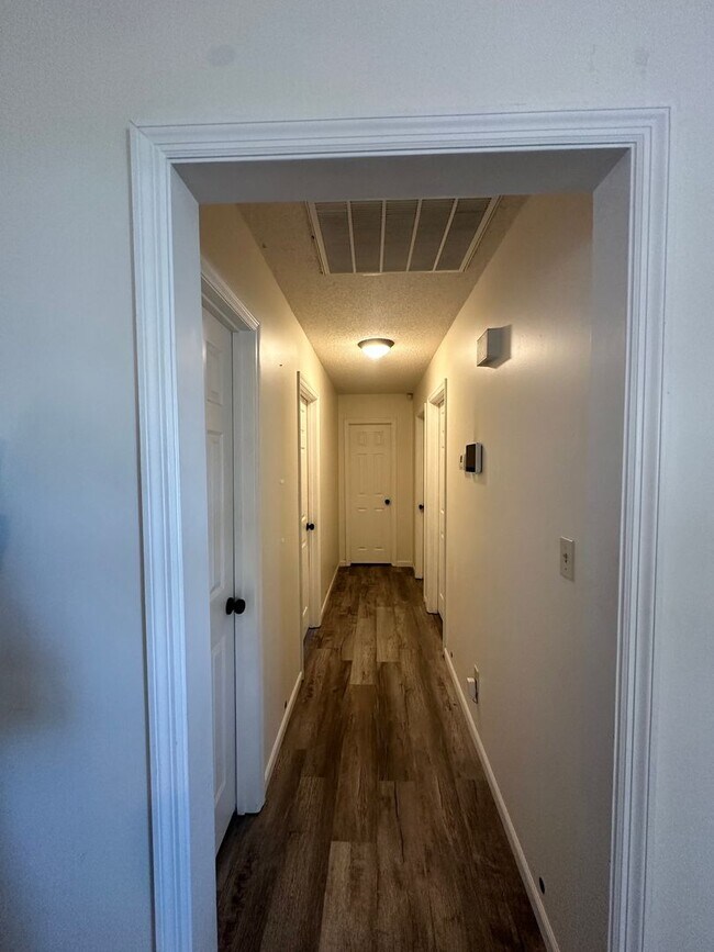 Building Photo - Home in Heatherwoods S/D