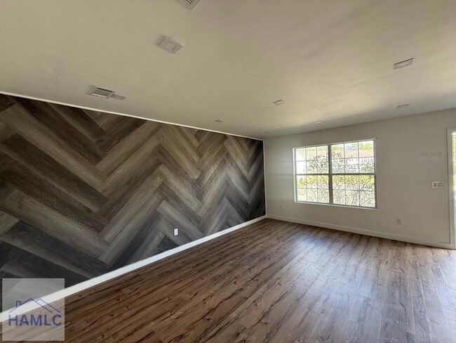 Building Photo - 1100 Pineland Ave