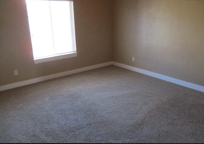 Building Photo - 193 N 350 W St