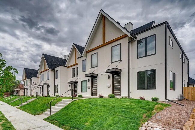 Primary Photo - Amenity - Packed 3 Bedroom Townhome for Rent