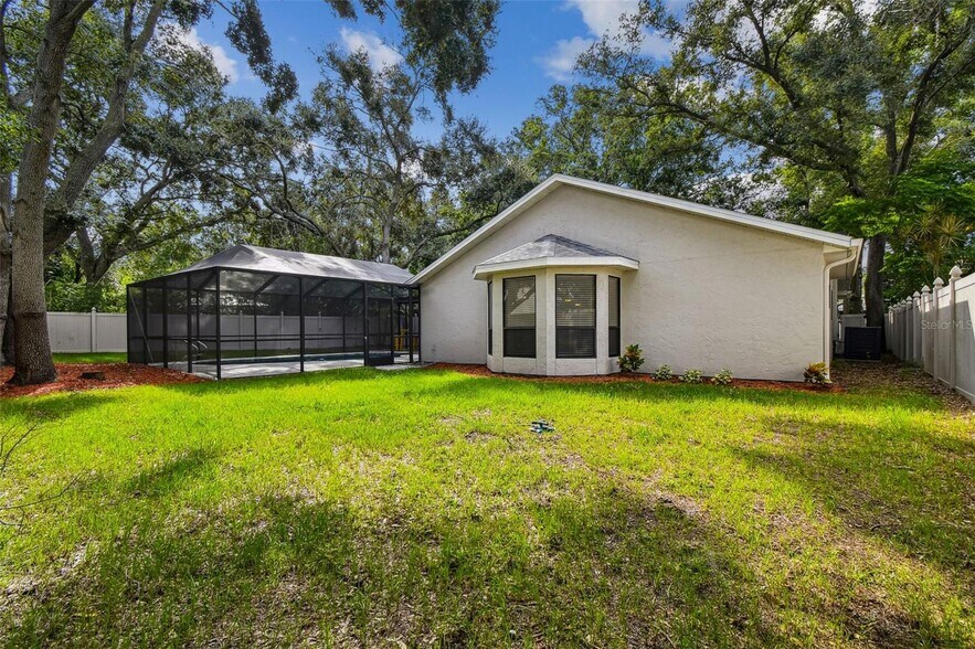 Building Photo - 2504 Gulfbreeze Cir