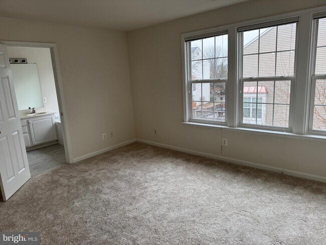 Building Photo - 43798 Virginia Manor Terrace