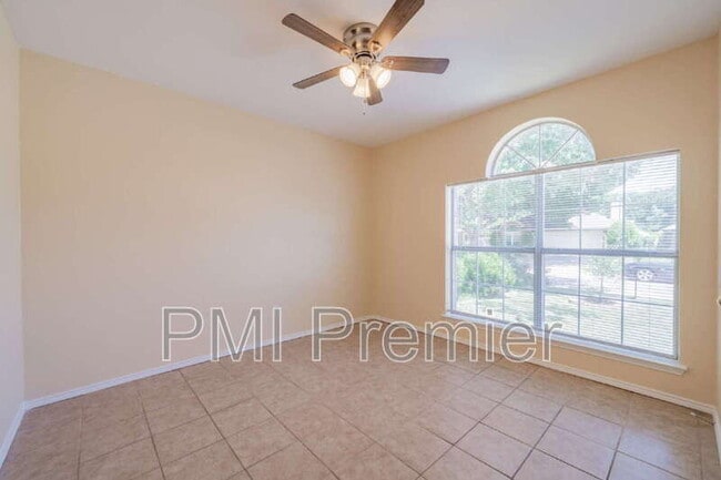 Building Photo - 1175 Meadows Dr