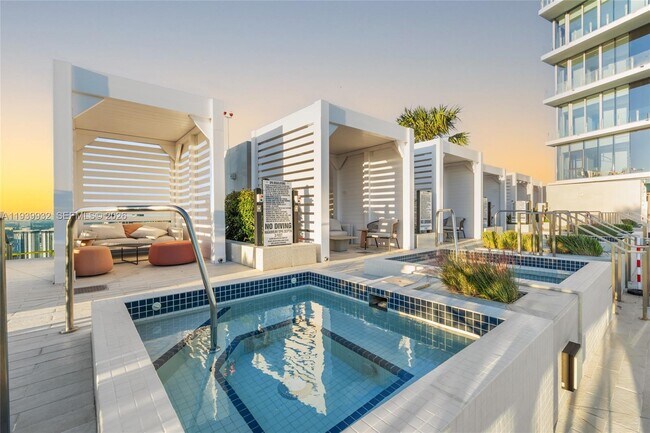 Building Photo - 300 Biscayne Blvd Way