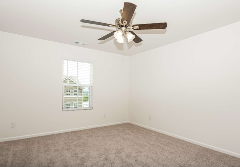 Building Photo - 2400 Summer Lee Dr