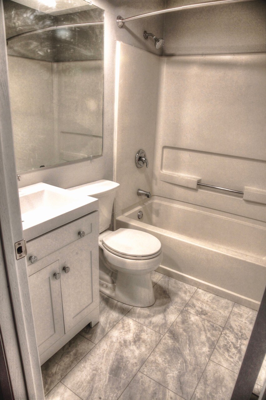 Building Photo - 306 E 17th Ave