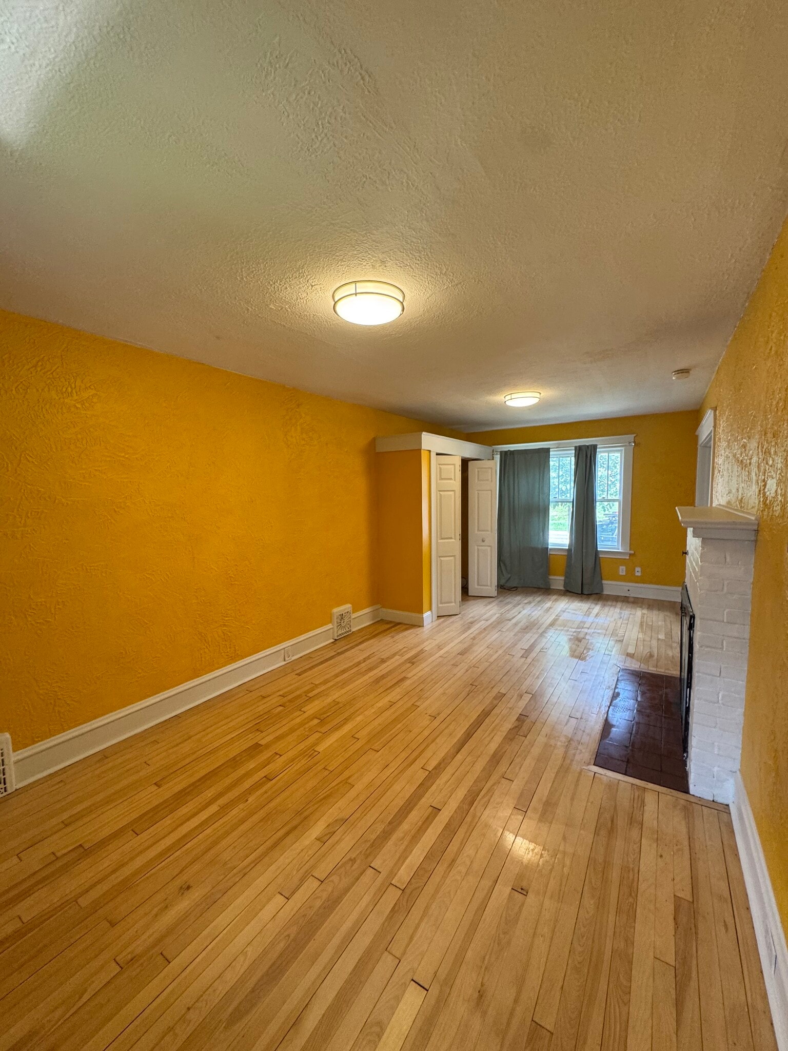 Building Photo - 361 S Winooski Ave