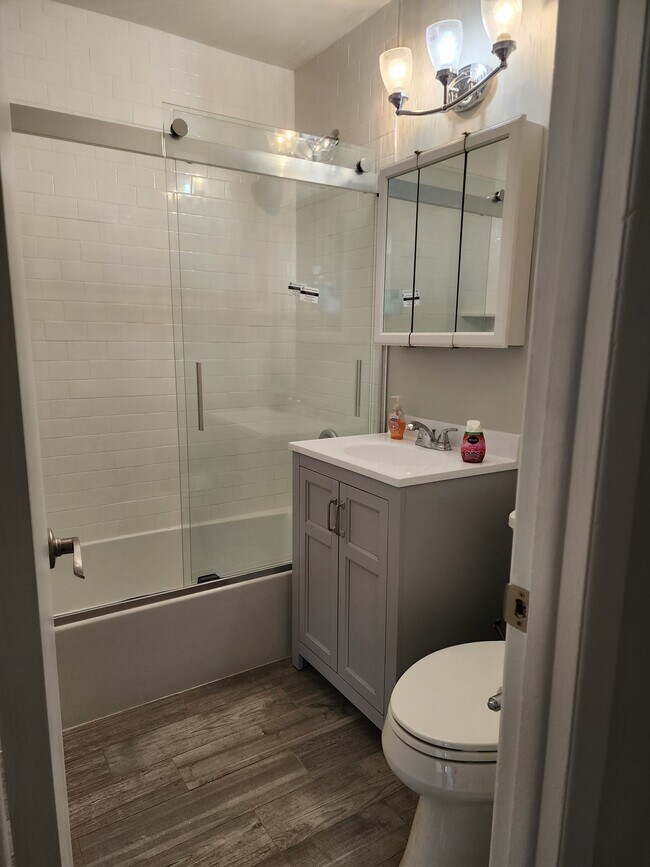 Building Photo - 6410 Myrtle Ave