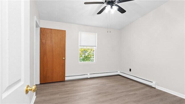 Building Photo - 15 Abbott Ave