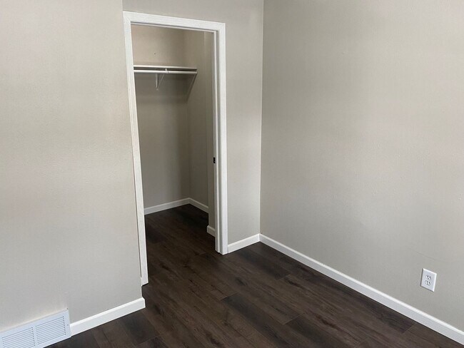 Building Photo - 500 Pier St