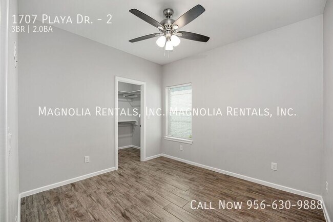 Building Photo - 1707 Playa Dr