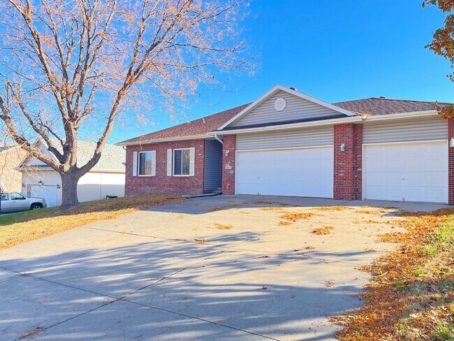 Building Photo - Northwest Omaha Gem: 2,700 Sq Ft, 3-Bedroom, Walk-Out Finished Basement, Fenced Yard, 3-Car Garag...