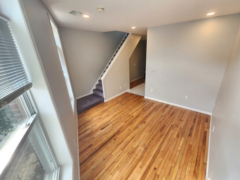 Building Photo - 930 E Passyunk Ave