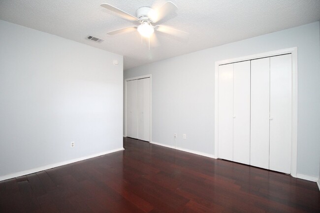 Building Photo - 2 bed 2 bath 1st floor condo near Pensacol...