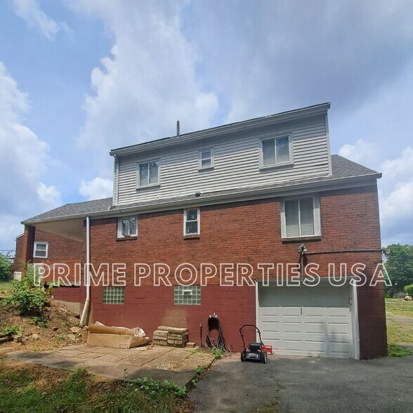 Building Photo - 700 Ridgeside Pl