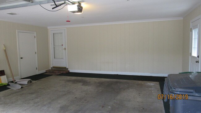 Building Photo - 950 Northwood Commons Dr