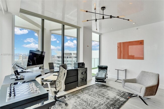 Building Photo - 4000 Island Blvd