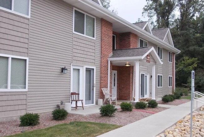 Building Photo - 808 Treewood Dr