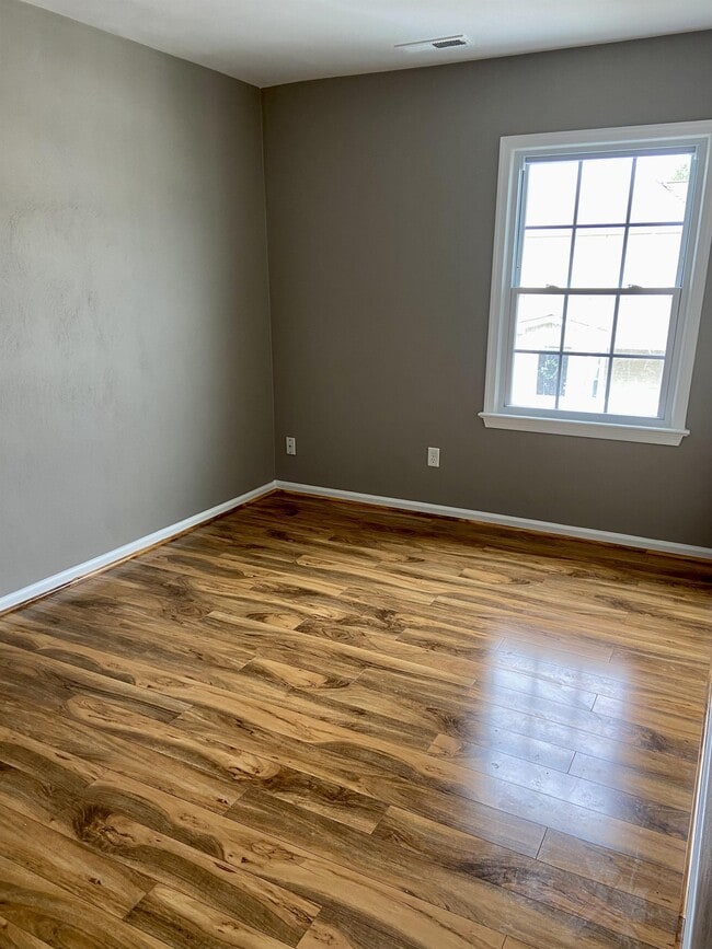 Building Photo - 247 Windbrooke Ln