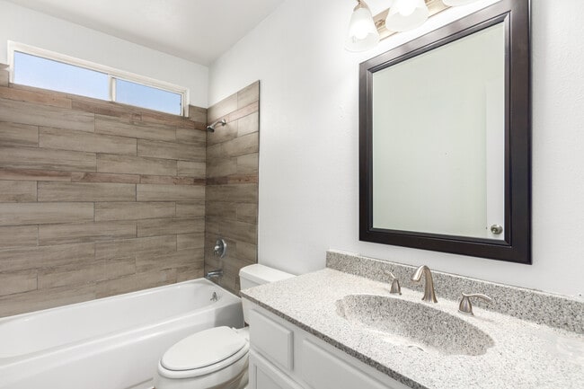 Building Photo - 961 W Fogal Way