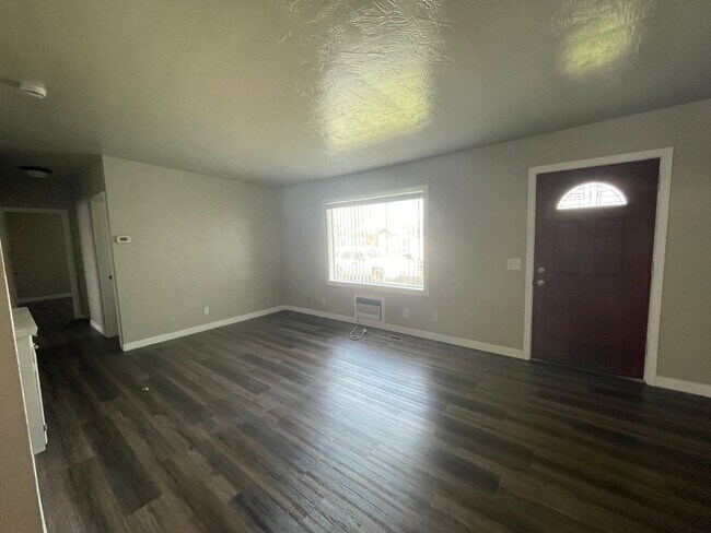 Building Photo - P0089 - 601-603 Woodstock