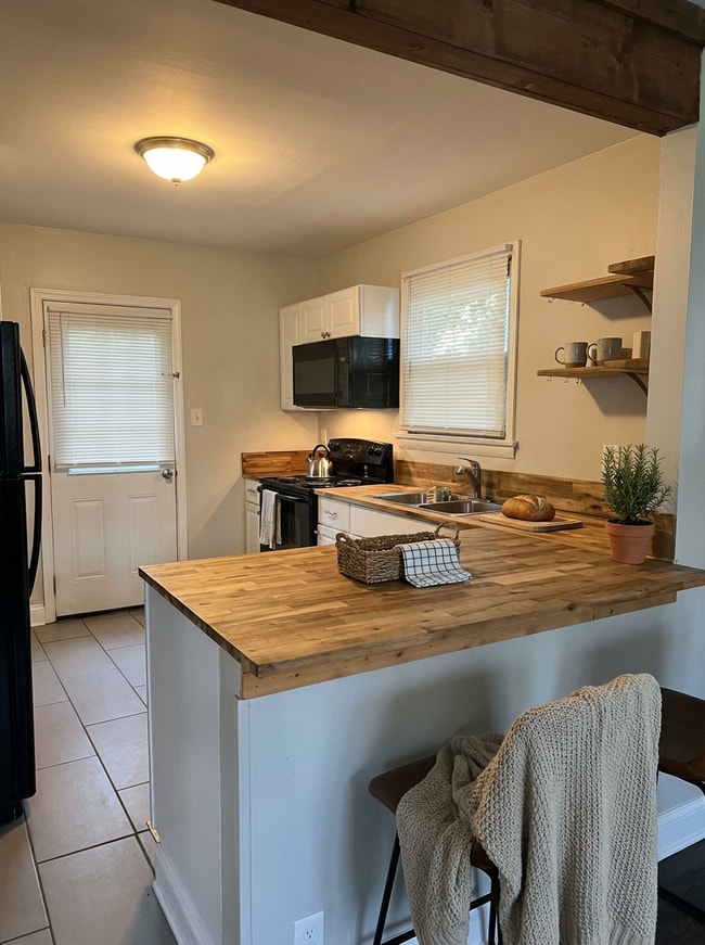 Building Photo - Charming Chilhowee Hills Cottage – Vintage Character Meets Modern Updates, Pets Welcome!