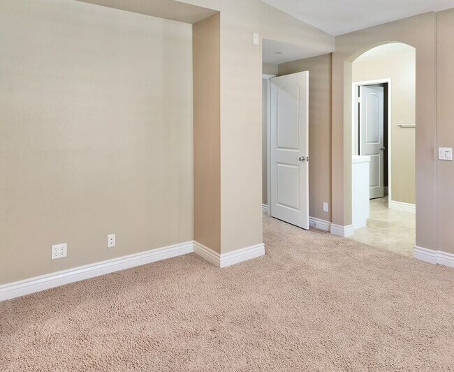 Building Photo - 112 Hedge Bloom