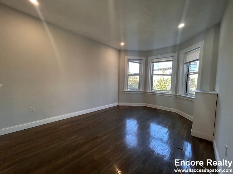 Building Photo - 109 Queensberry St
